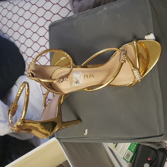 Shoes - Picture 5 of 5